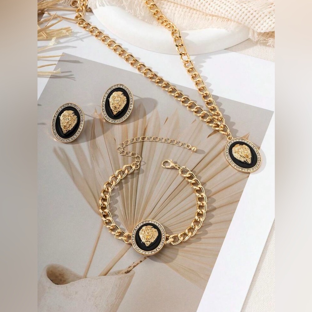 Elegant Gold and‎ Black Lion Head Jewelry Set